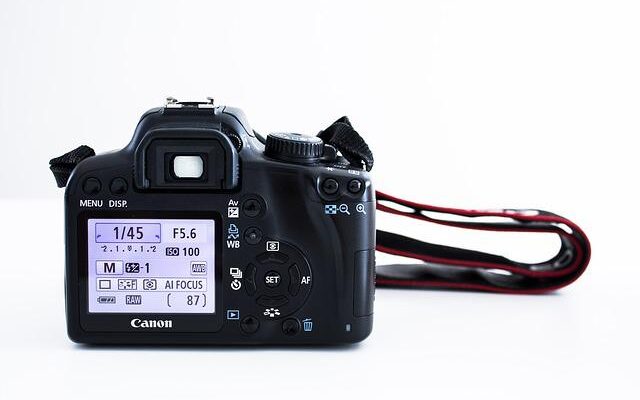 Aparat fotograficzny potrzebny do robienia zdjęć produktów